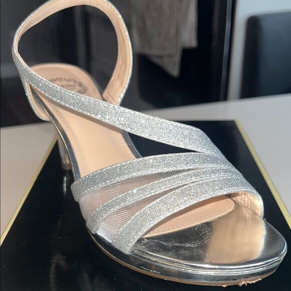 I. Miller Shoes - I. Miller Silver Glitter Women's Heels Size 6.5 Pre-Loved w/ Original Box